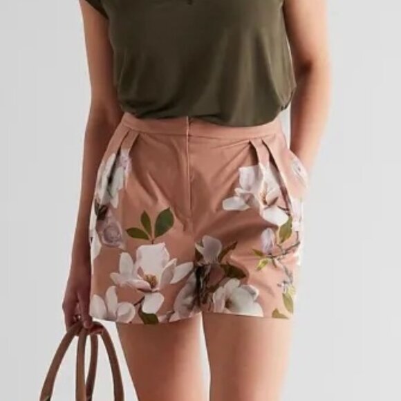Express Stylist Super High Waisted Pleated Floral Shorts 3.25" Size 6 EUC - Picture 1 of 16